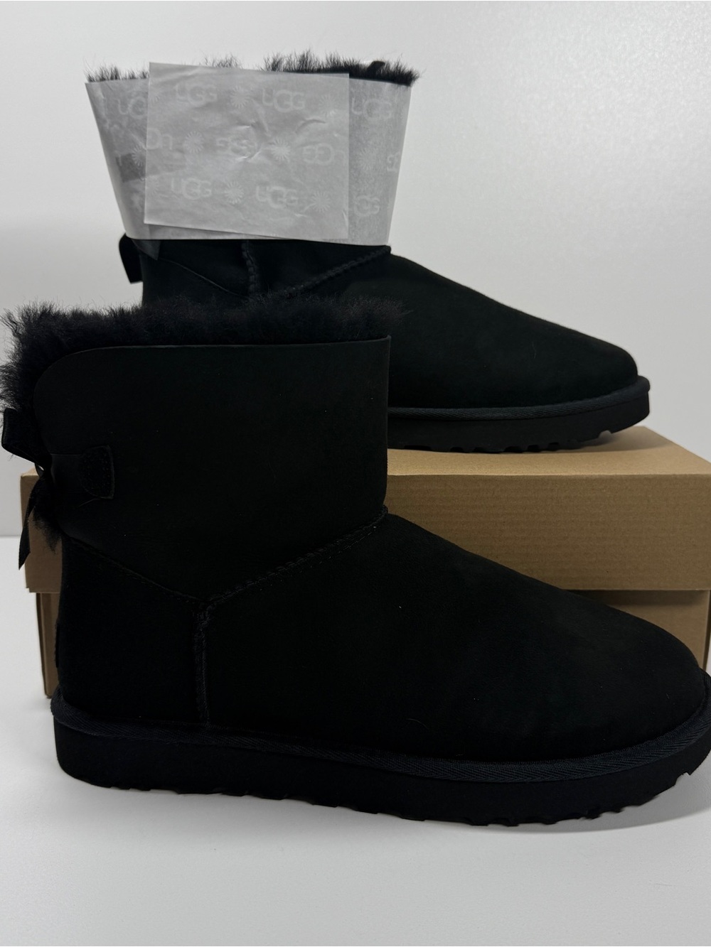 NIB • UGG Women's Mini Bailey Bow II Size 10